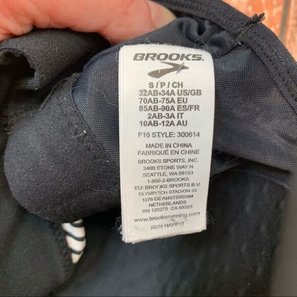 Brooks Uprise Crossback Sports Bra size Small - Picture 8 of 9